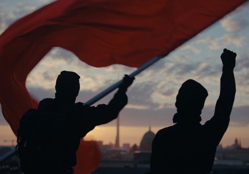 achtung berlin: Rote Sterne überm Feld