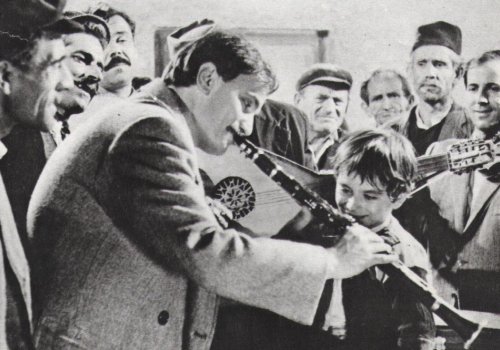 Fly Like An Eagle: Gjeneral Gramafoni [General Gramophone]