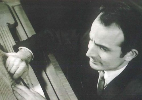 Fly Like An Eagle: Katër masa shpirti [Four Measures of Soul]